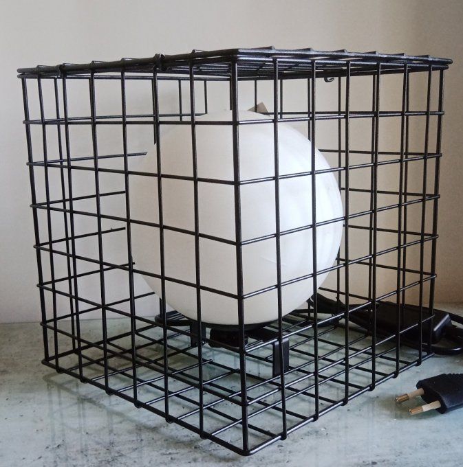 Lampe Boule en cage Design