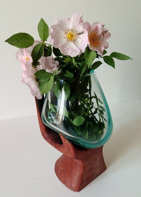 VASE VERRE SOUFFLE SUR BOIS SCULPTE