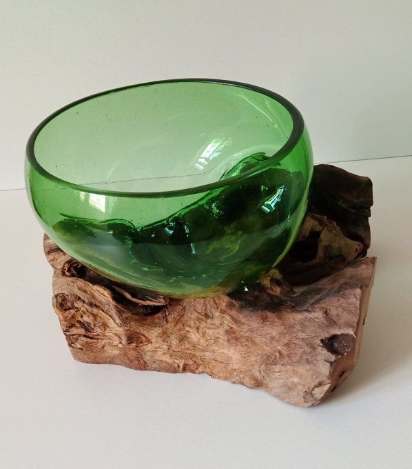 Coupe verre soufflé sur bois flotté