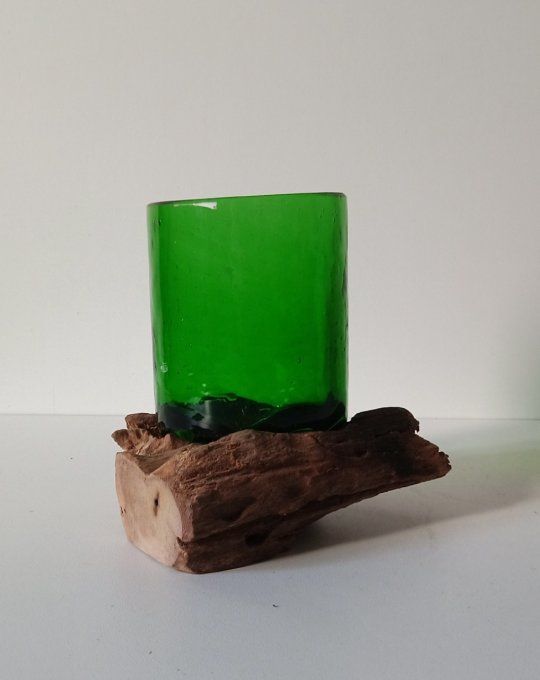Verre soufflé sur bois flotté